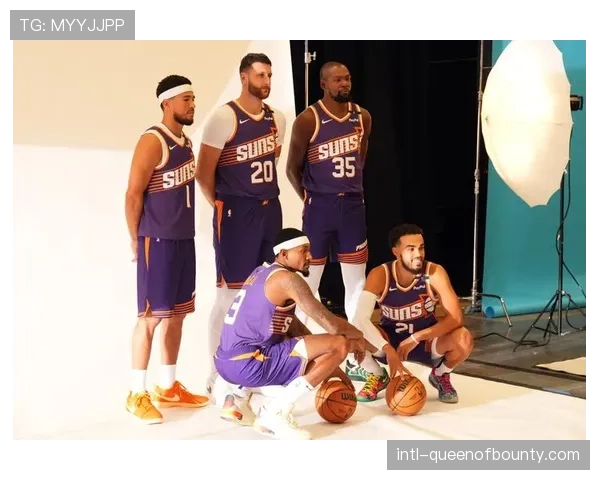 太阳布克轮休策略奏效球队季前赛重视健康管理提升竞争力 太阳布克轮休策略奏效球队季前赛重视健康管理提升竞争力