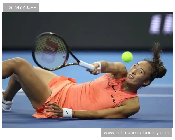 郑钦文决胜盘扶肘退赛，复出征程遗憾止步