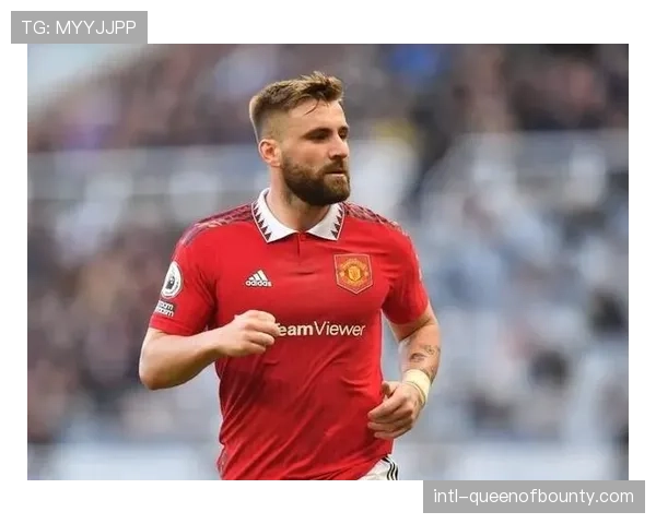 卢克肖近距离补射踢飞，曼联错失领先良机