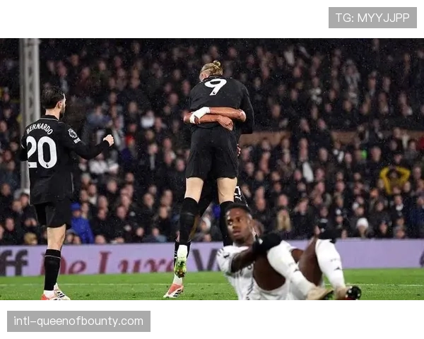 多库边路突破造点，曼城进攻威胁持续