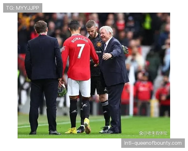 看台上的弗格森:目睹旧主曼联出局后的复杂神情 看台上的弗格森:目睹旧主曼联出局后的复杂神情